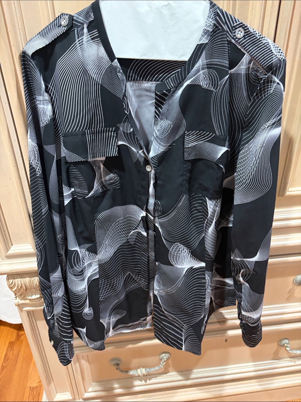 Calvin Klein Black & White Wave-Print Button-Front Blouse